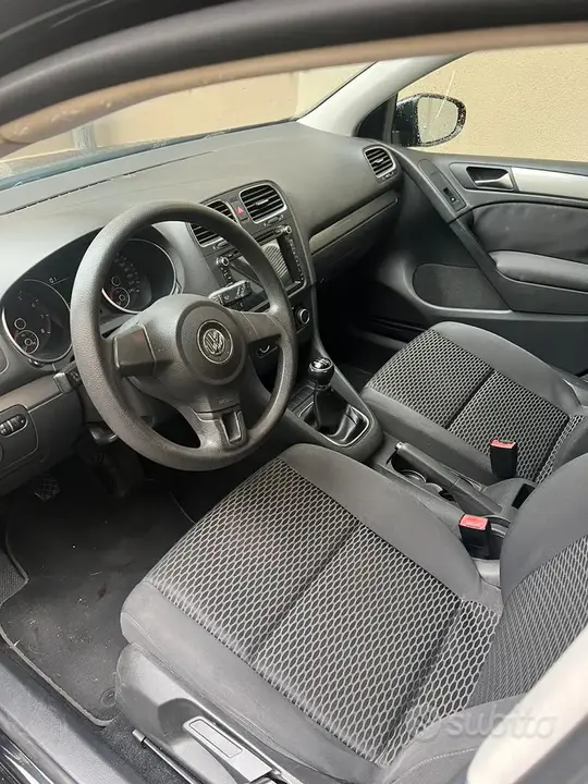 Volkswagen Golf 2011 photo 2