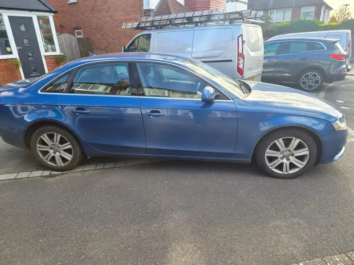 Audi A4 2009 photo 2