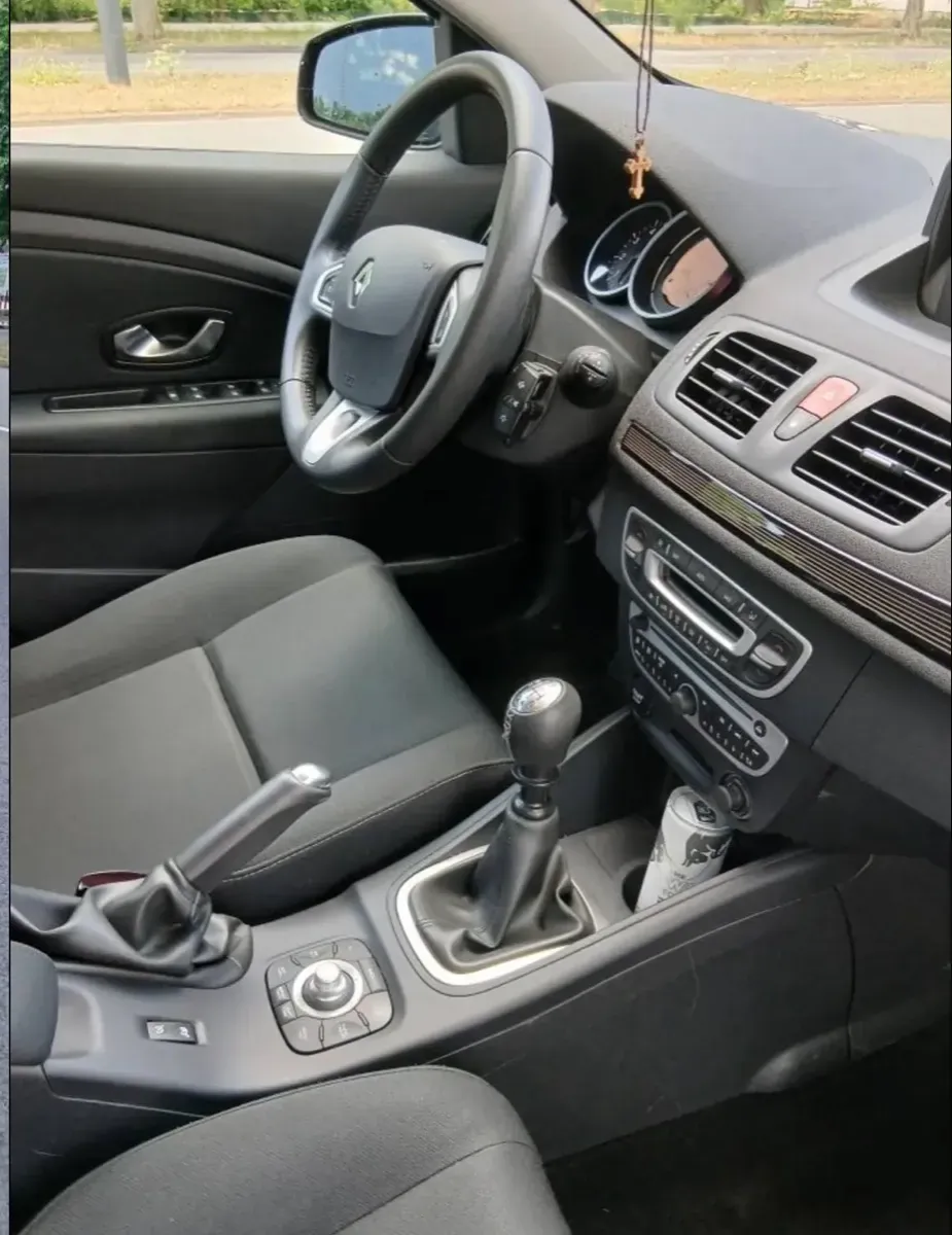 Renault Megane 2011 photo 2