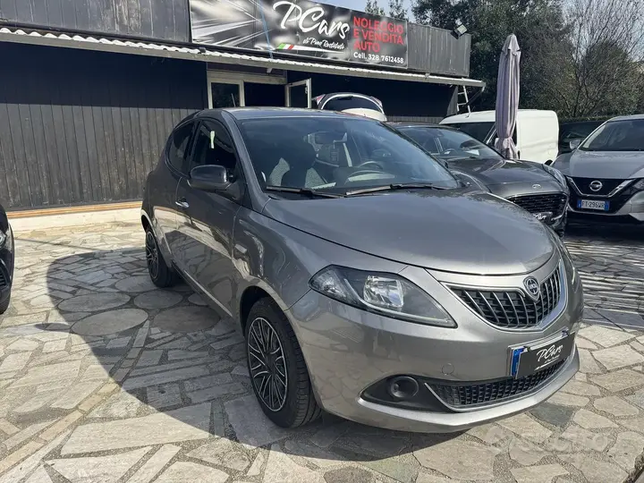 Lancia Ypsilon