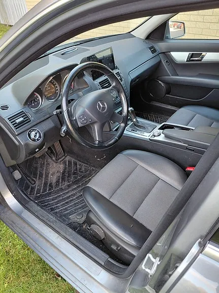 Mercedes-Benz C350 2010 photo 4