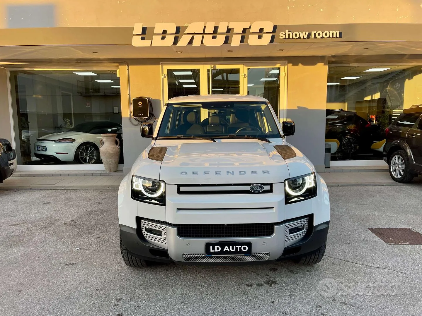 Land Rover Defender 2020 photo 2