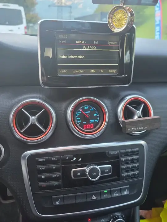 Mercedes-Benz A-Class 2014 photo 2