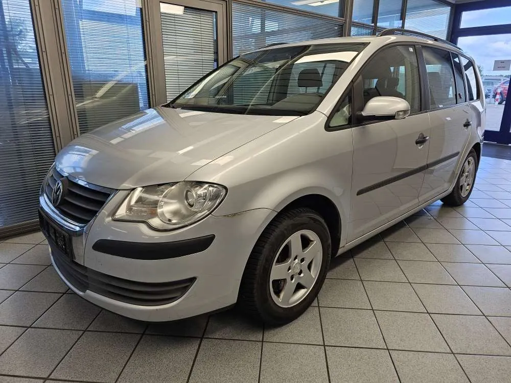 Volkswagen Touran 2009 photo 2