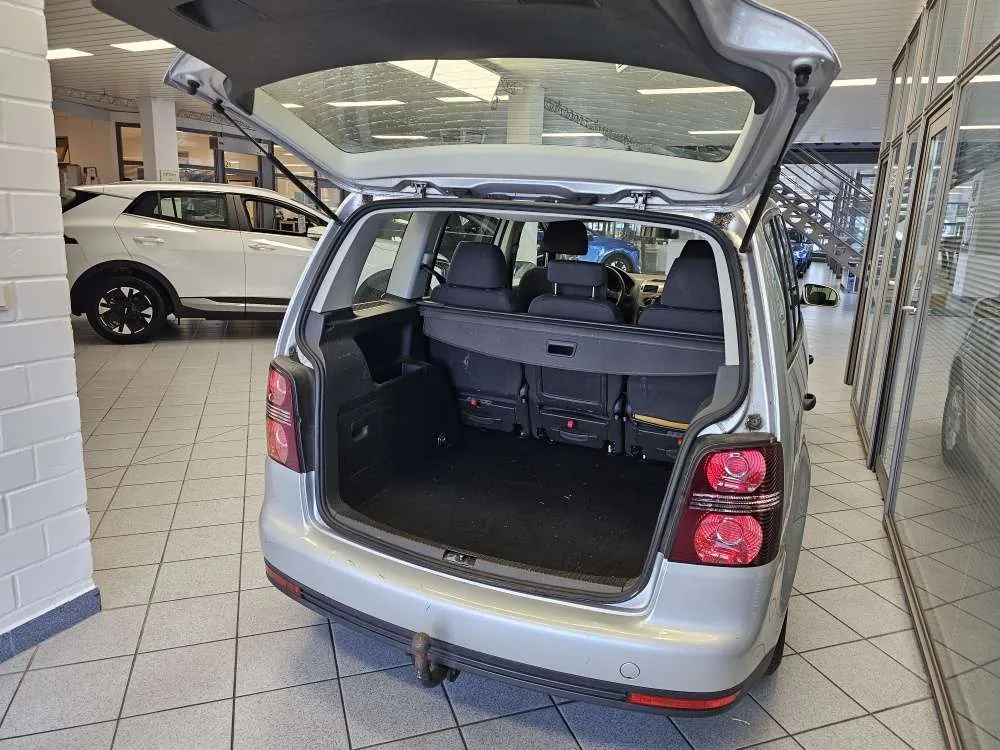 Volkswagen Touran 2009 photo 3