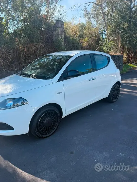 Lancia Ypsilon 2022 photo 2