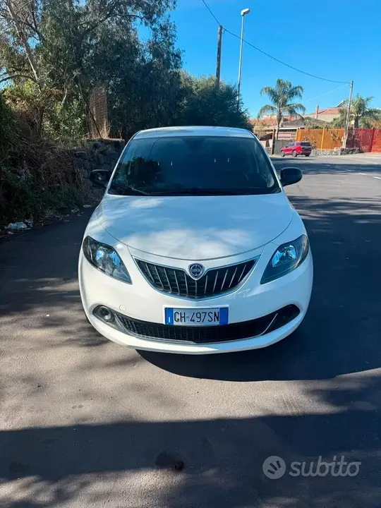 Lancia Ypsilon