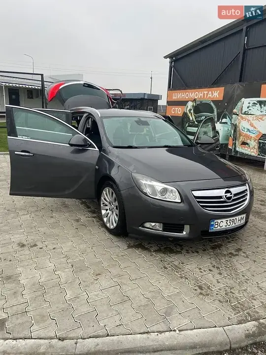 Opel Insignia 2011 photo 2