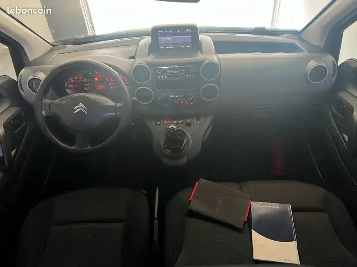 Peugeot 208 2013 photo 4