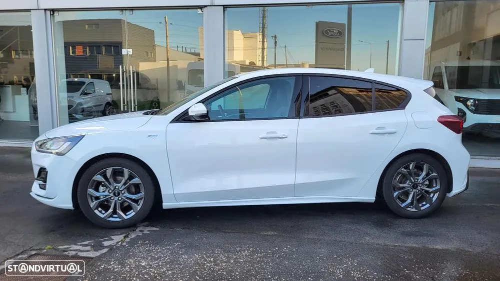 Ford Focus 2024 photo 2