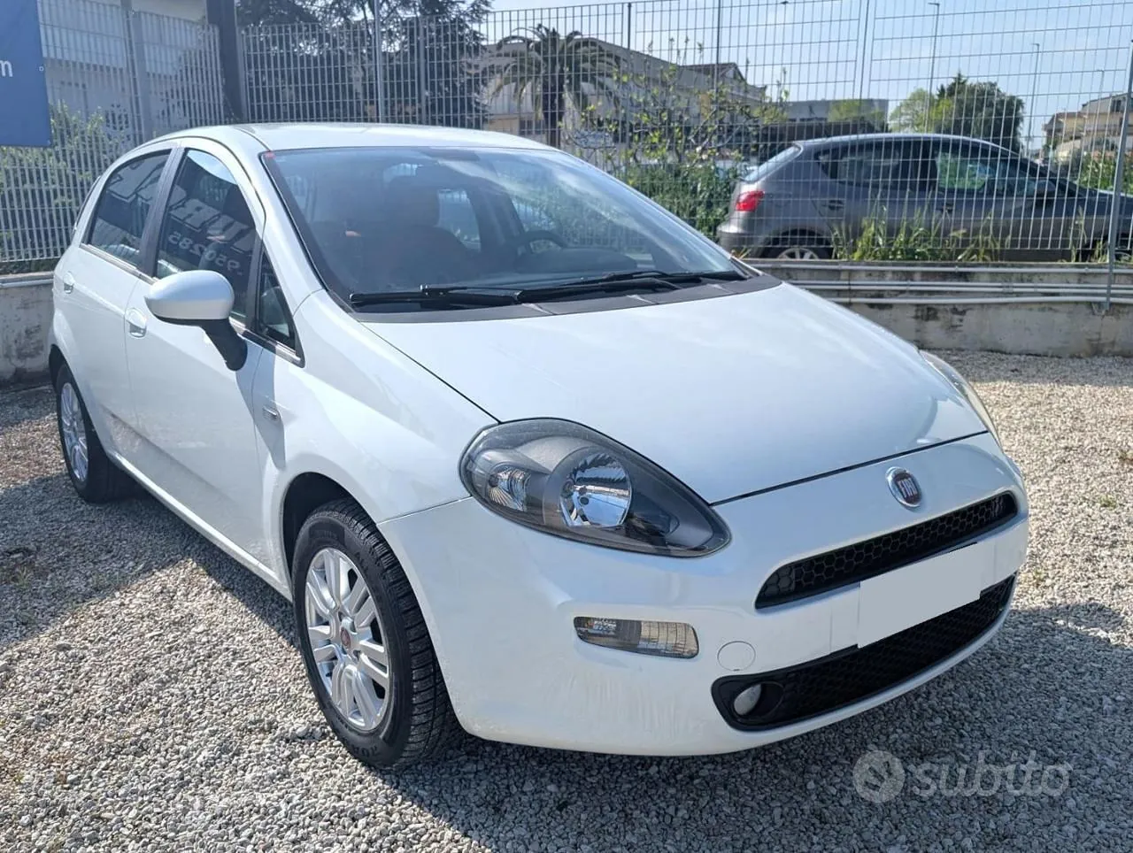 Fiat Punto 2012 photo 2