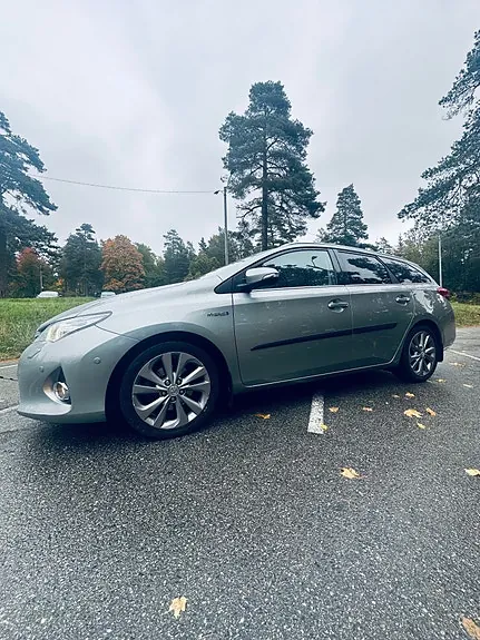 Toyota Auris 2014 photo 2