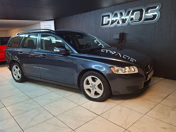 Volvo V50 2010 photo 2
