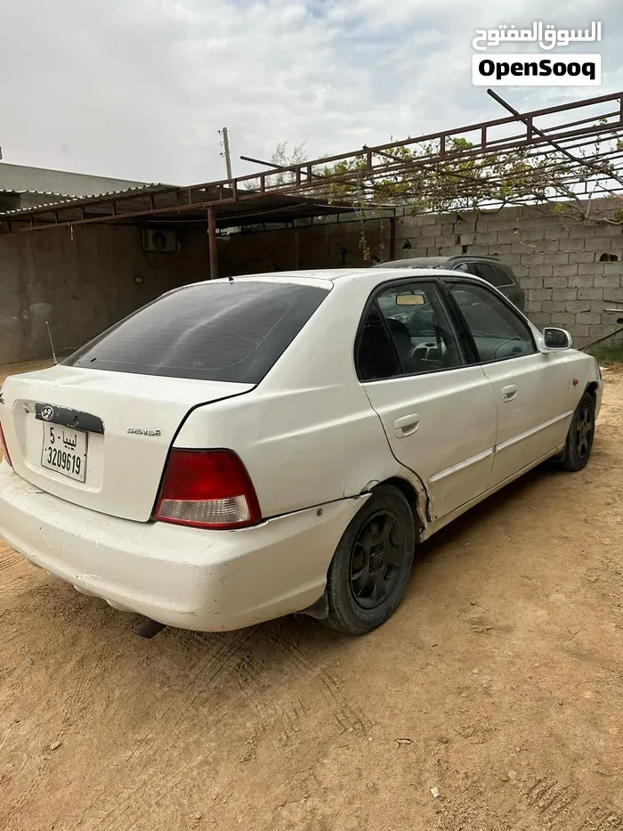 Hyundai Verna 2005 photo 2
