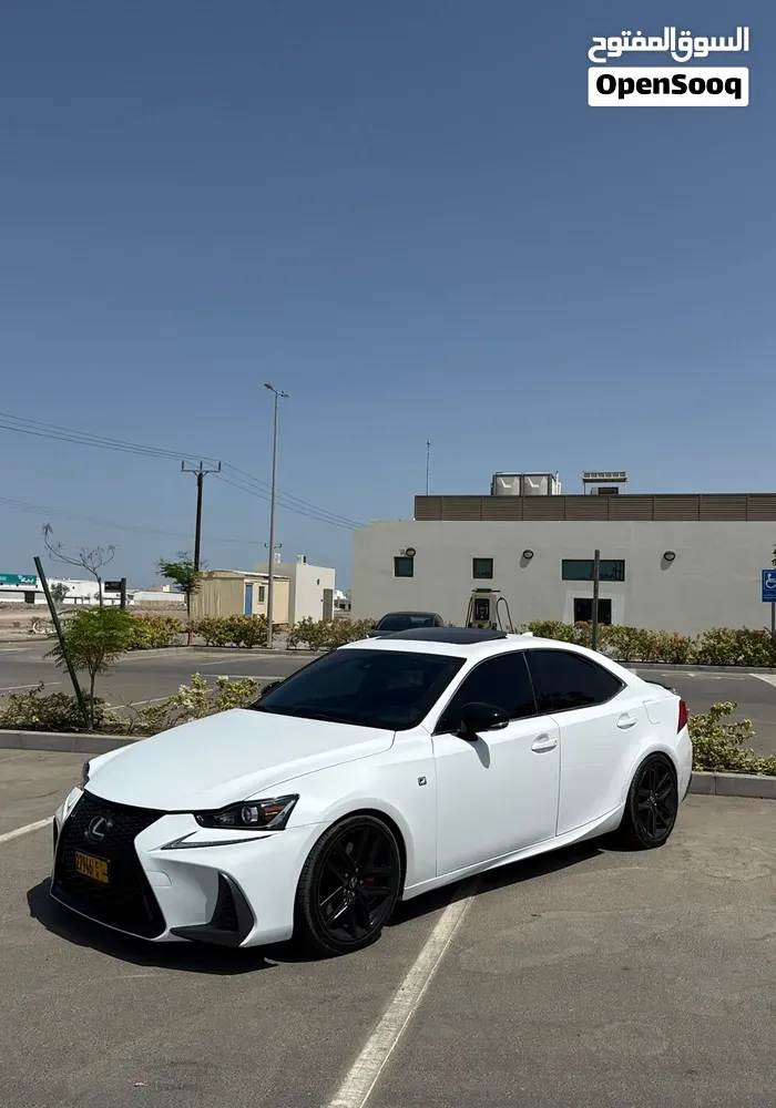 Lexus Is 200 2017 photo 3