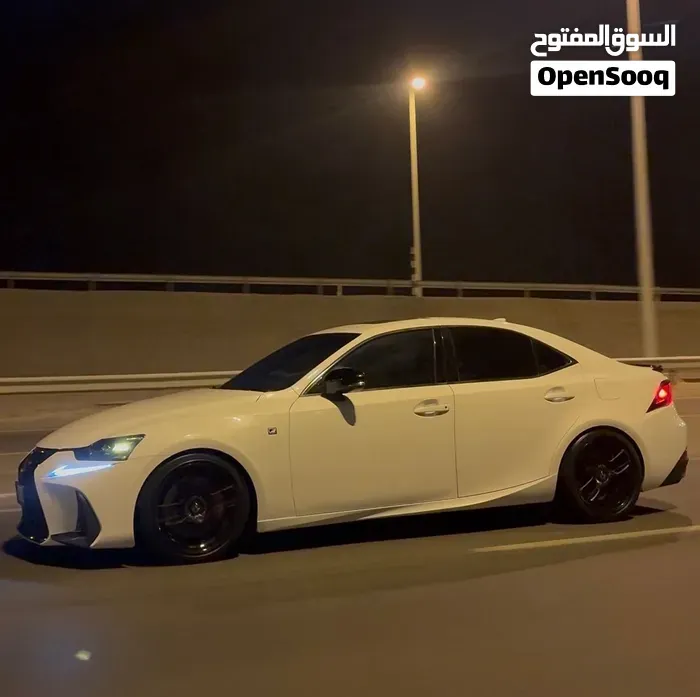 Lexus Is 200 2017 photo 5