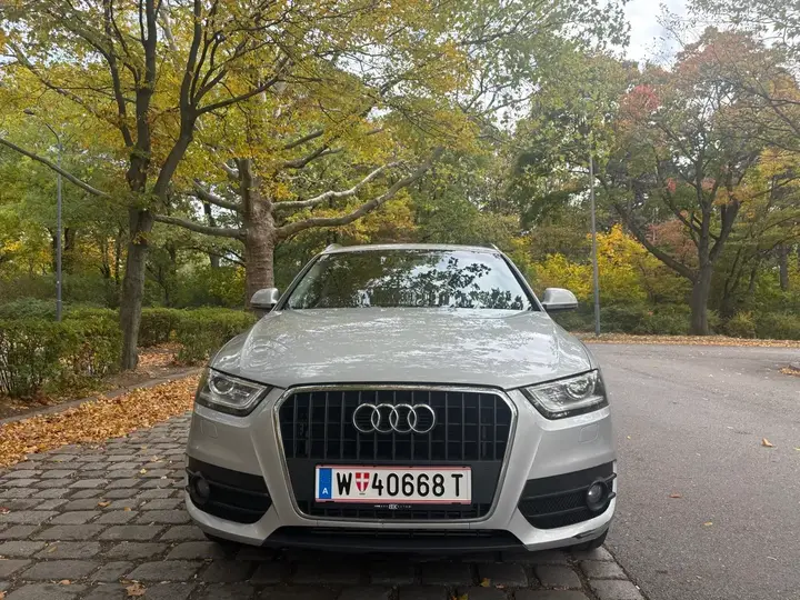 Audi Q3 2012 photo 2