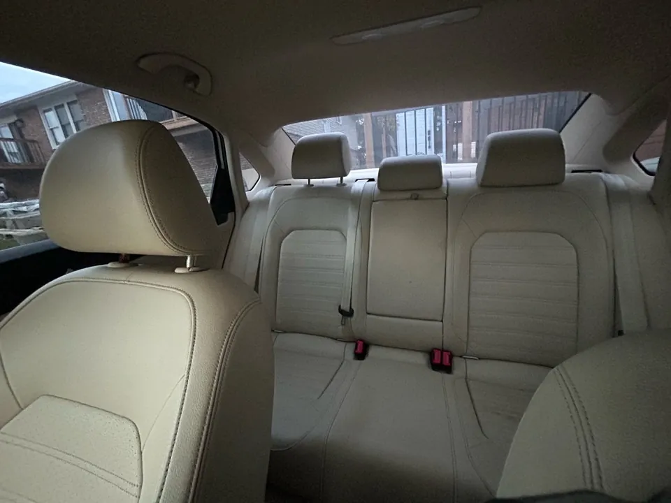 Volkswagen Passat 2012 photo 5