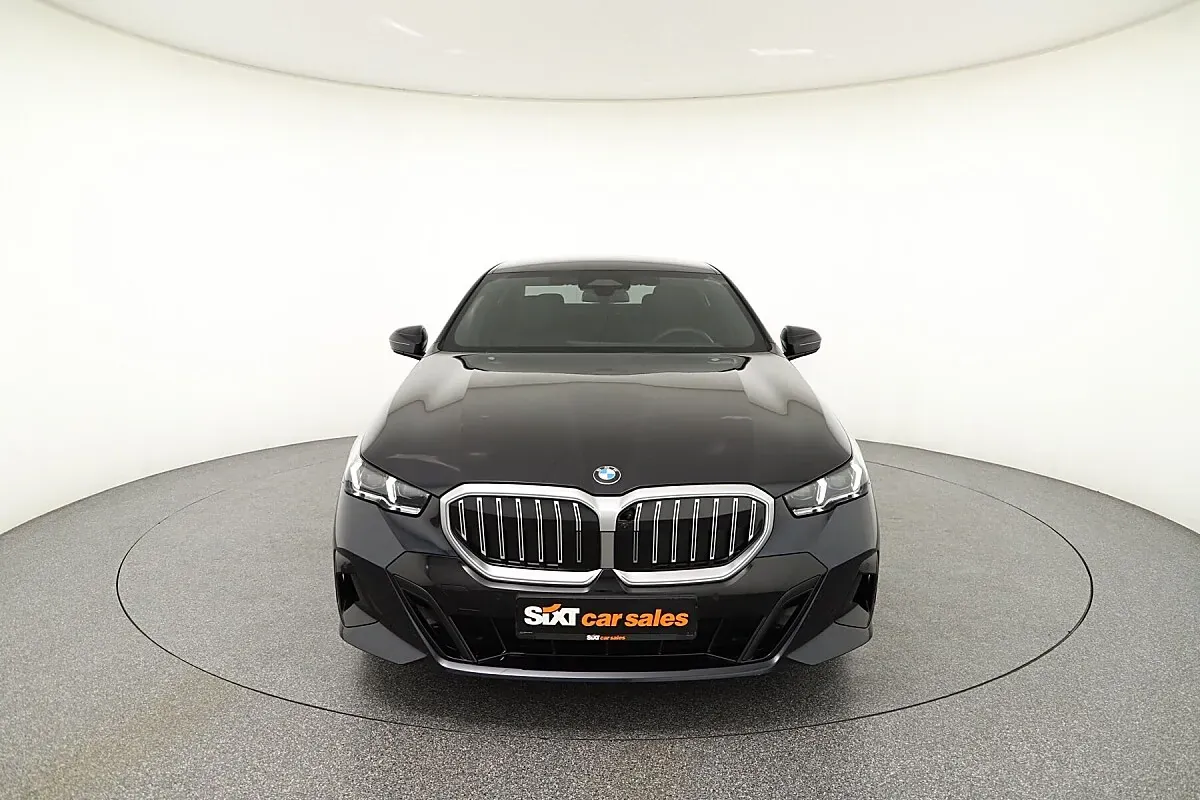 BMW 5 Series 2025 photo 2