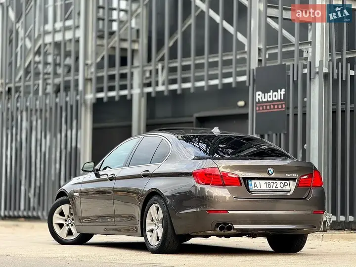 BMW 5 Series 2012 photo 2