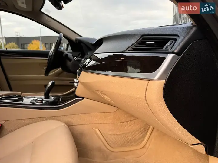 BMW 5 Series 2012 photo 4