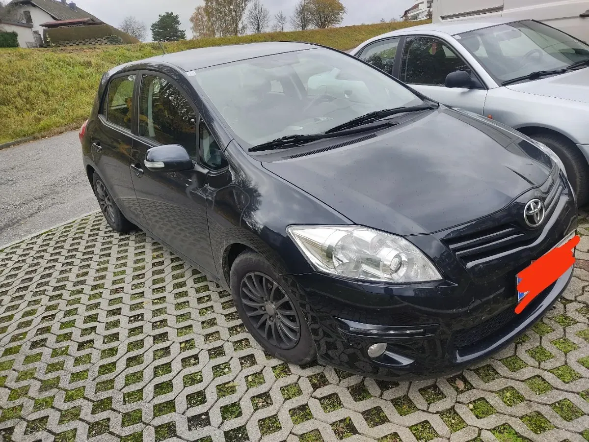 Toyota Auris 2011 photo 3