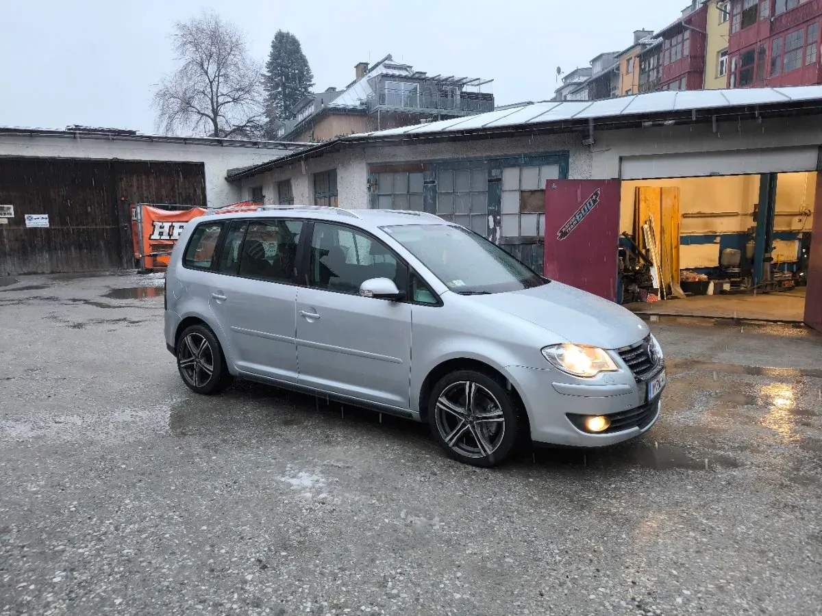 Volkswagen Touran 2008 photo 2