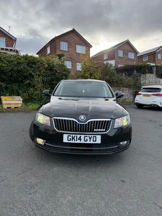 Skoda Superb 2014 photo 2