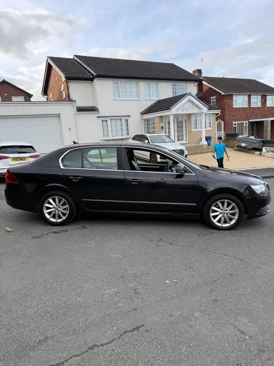 Skoda Superb 2014 photo 4