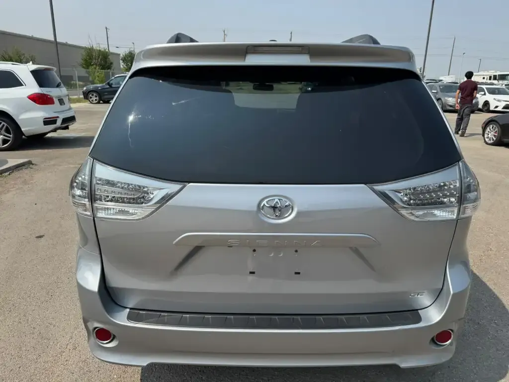 Toyota Sienna 2015 photo 5