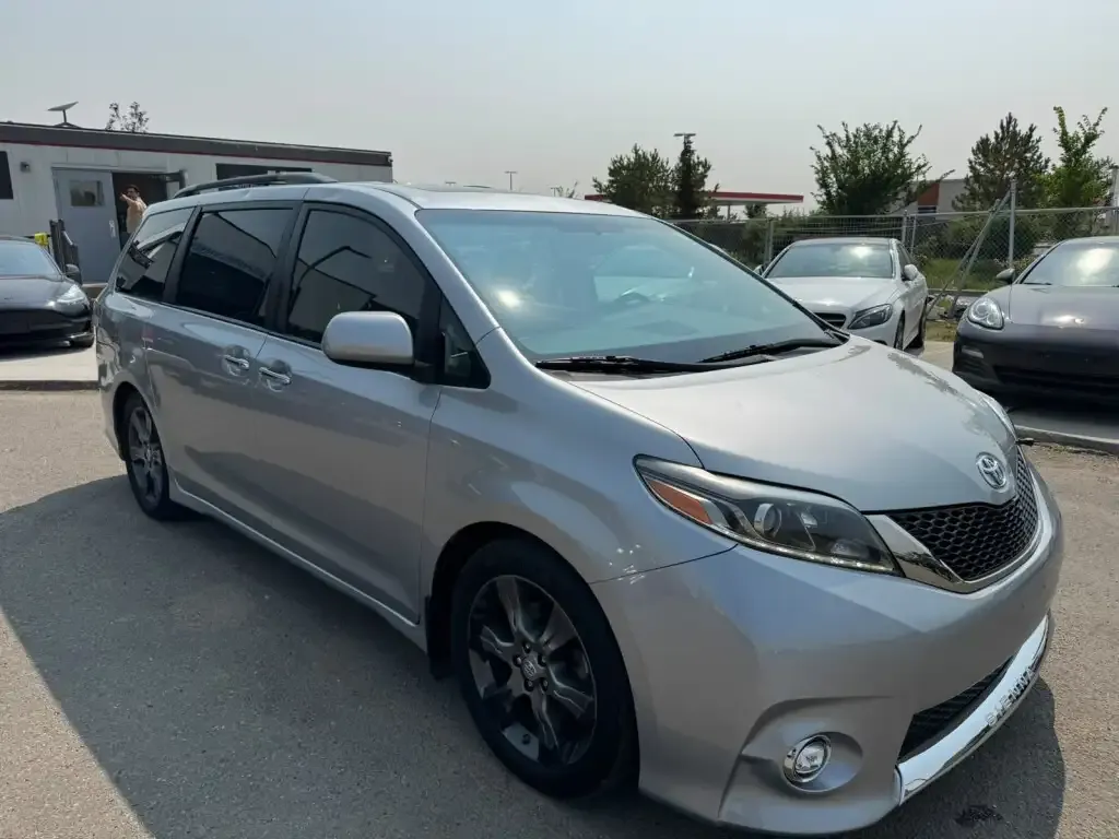 Toyota Sienna 2015 photo 3