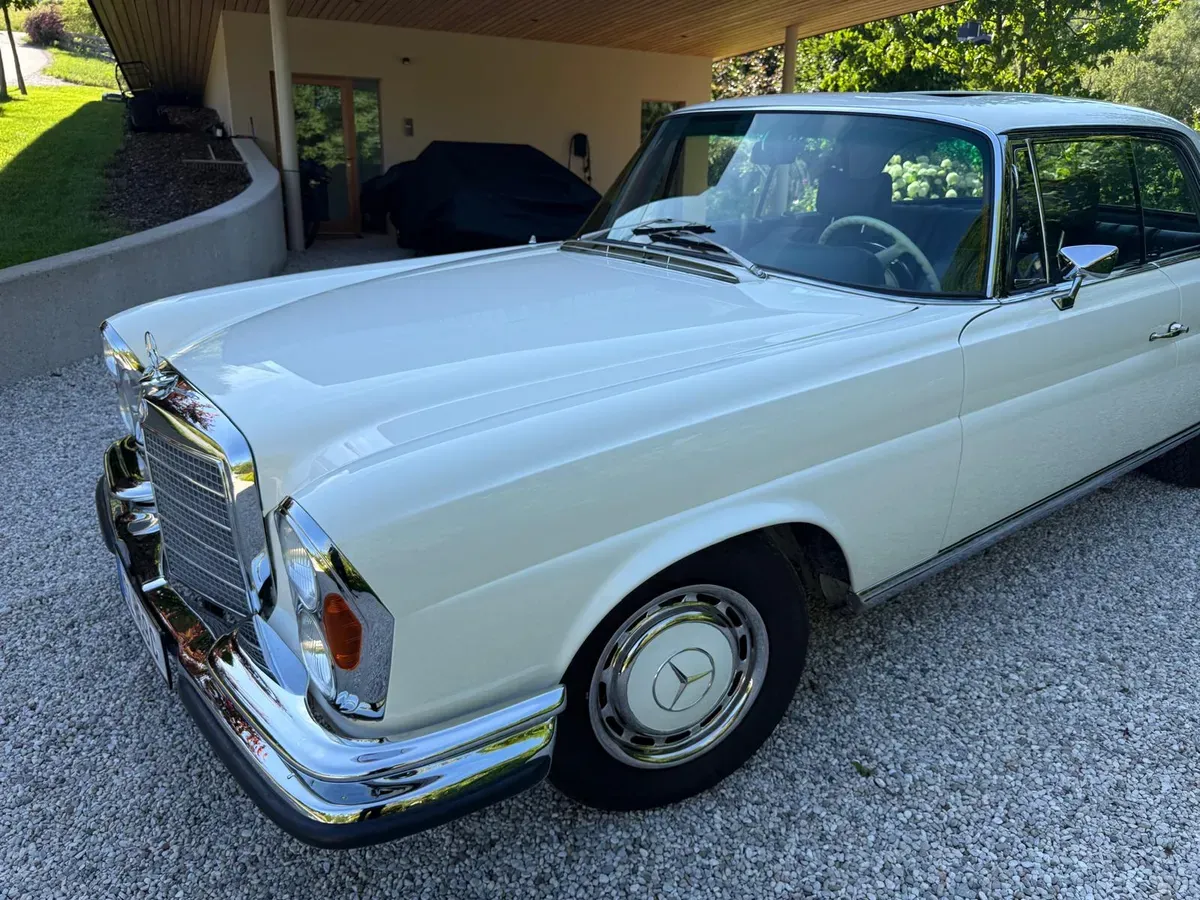 Mercedes-Benz 280 1971 photo 2