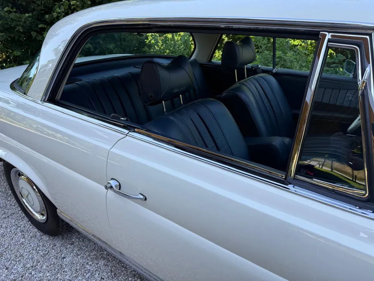 Mercedes-Benz 280 1971 photo 3