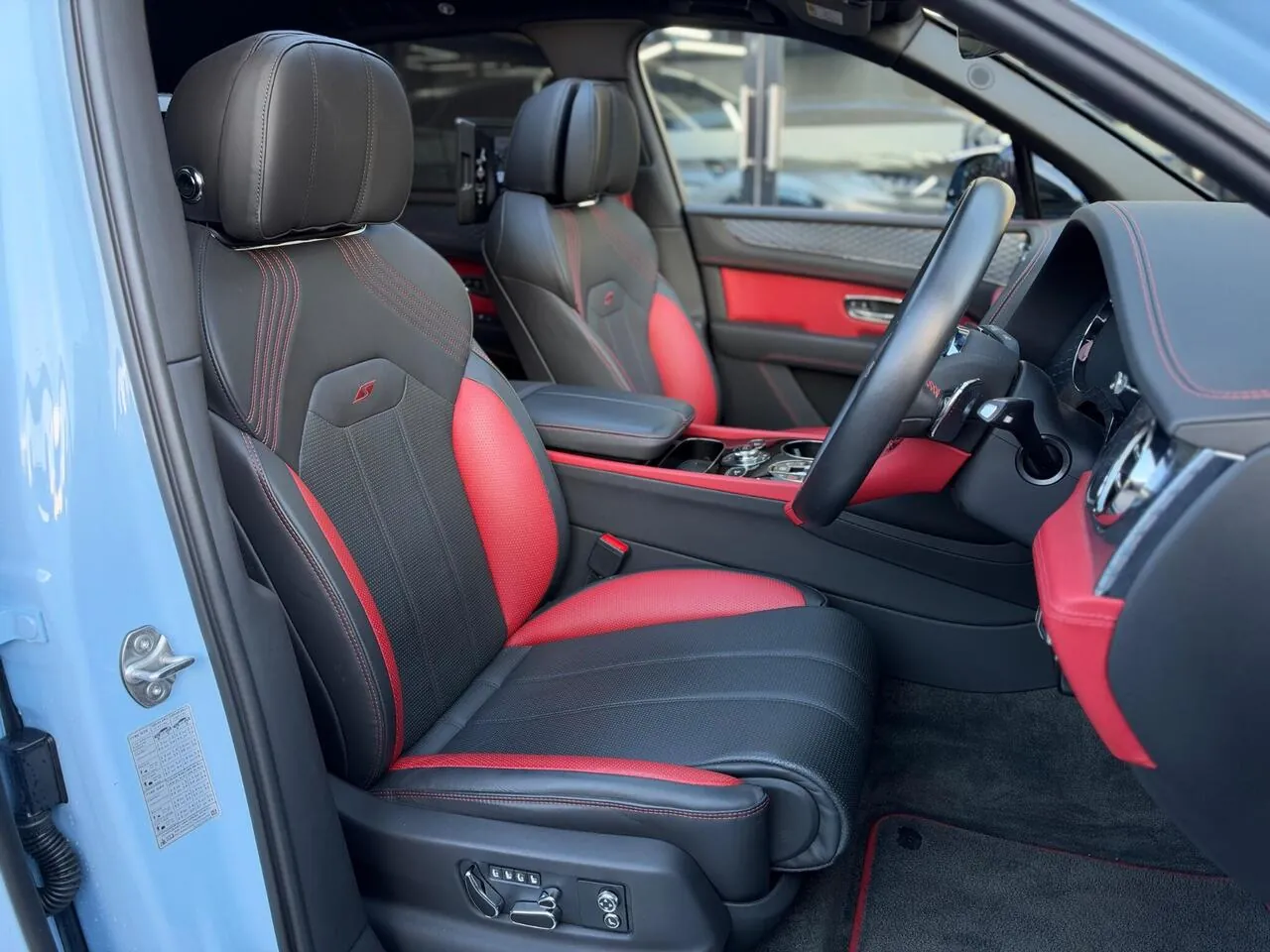 Bentley Bentayga 2023 photo 3