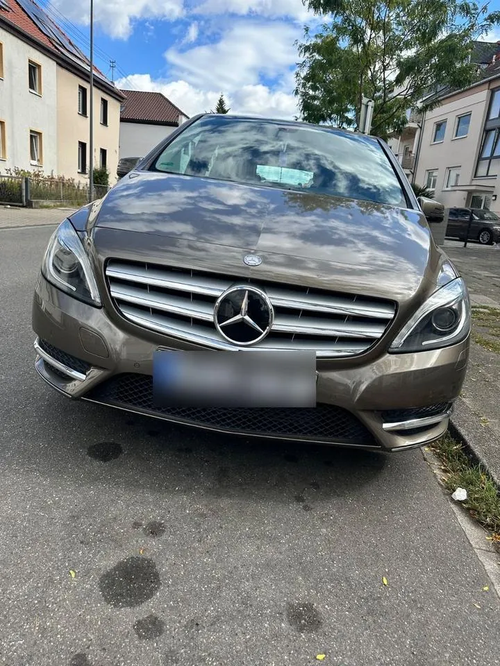 Mercedes-Benz B 180