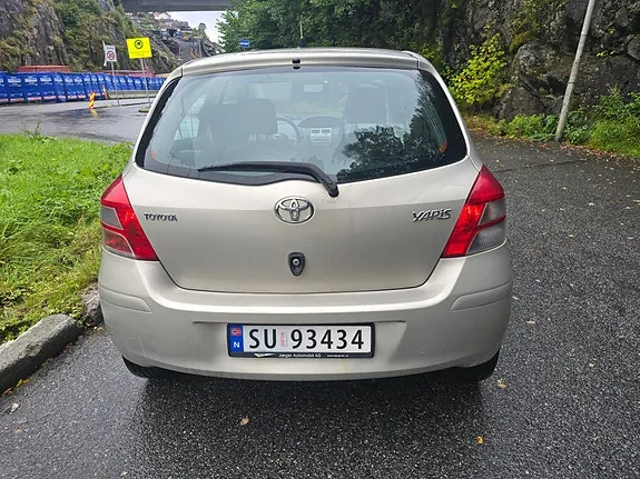 Toyota Yaris 2010 photo 5