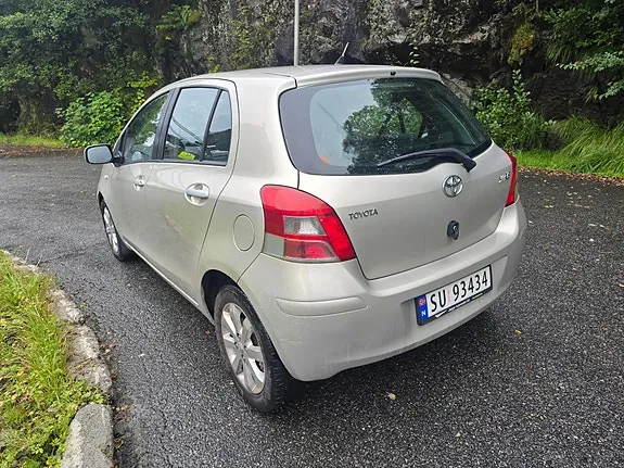 Toyota Yaris 2010 photo 4