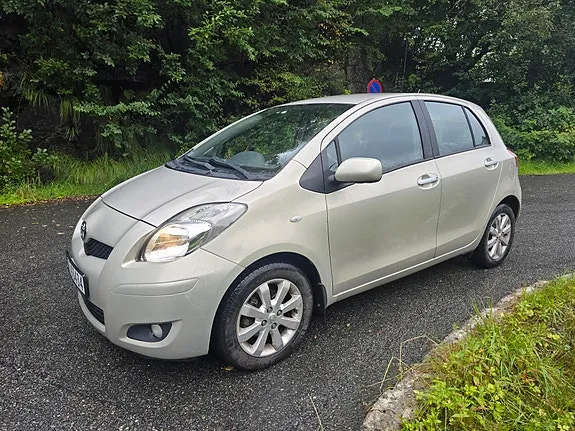 Toyota Yaris 2010 photo 2