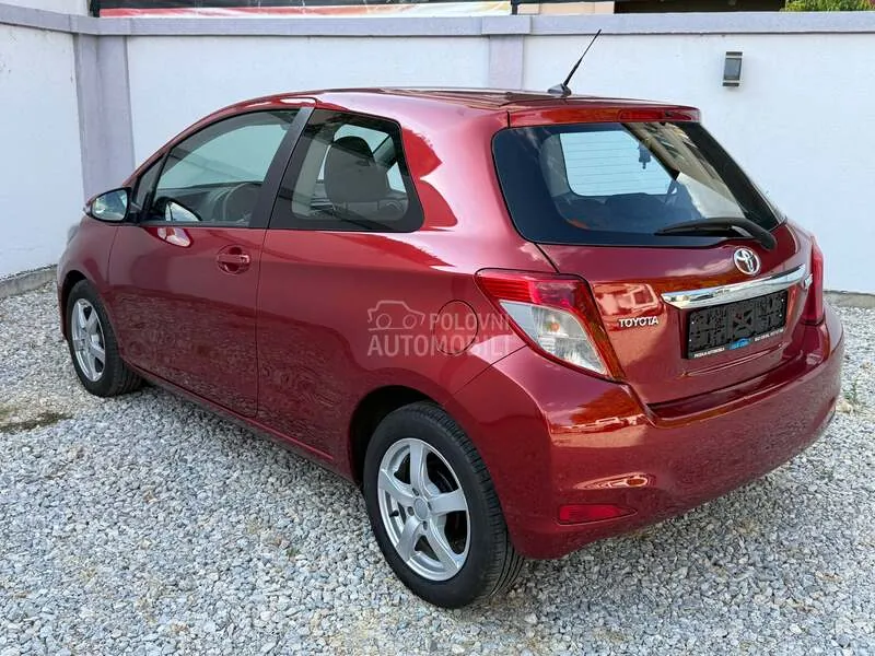 Toyota Yaris 2011 photo 4
