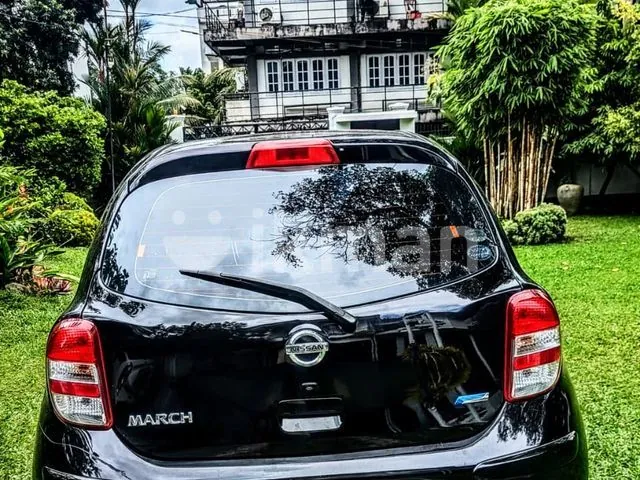 Nissan March 2010 photo 5