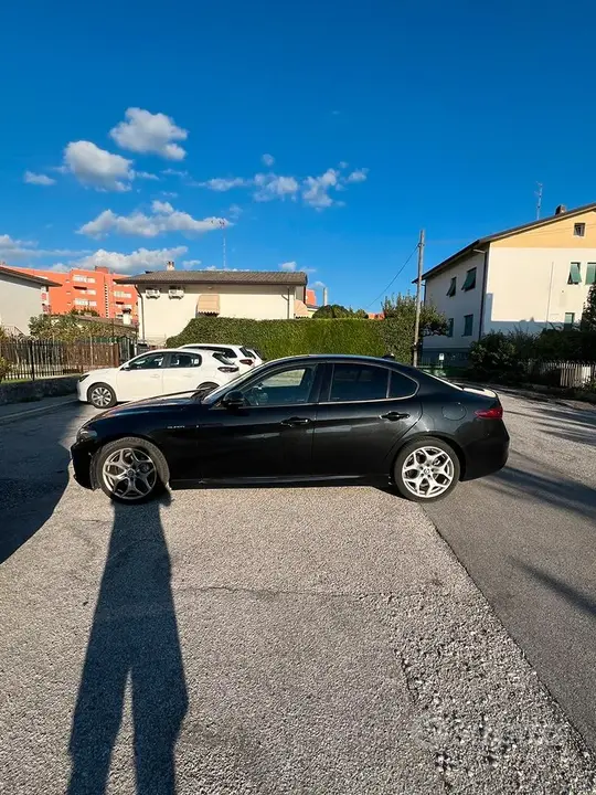 Alfa Romeo Giulia 2021 photo 2