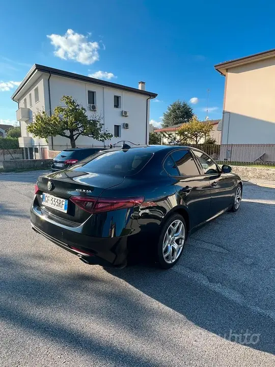 Alfa Romeo Giulia 2021 photo 3