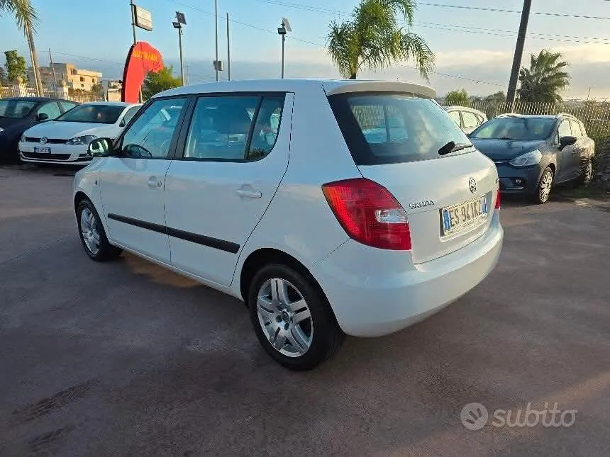 Skoda Fabia 2013 photo 5