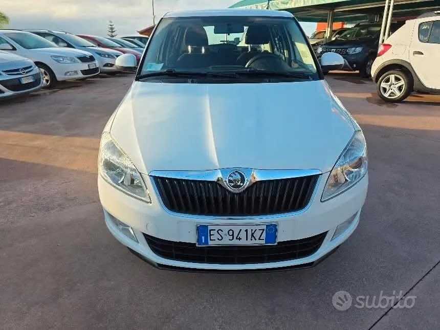Skoda Fabia 2013 photo 3