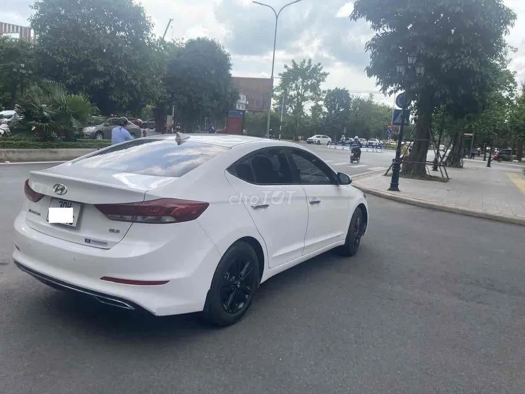 Hyundai Elantra 2017 photo 3