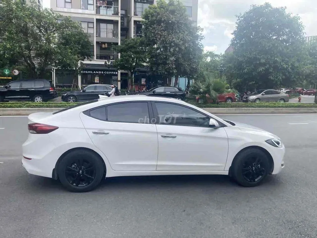 Hyundai Elantra 2017 photo 2