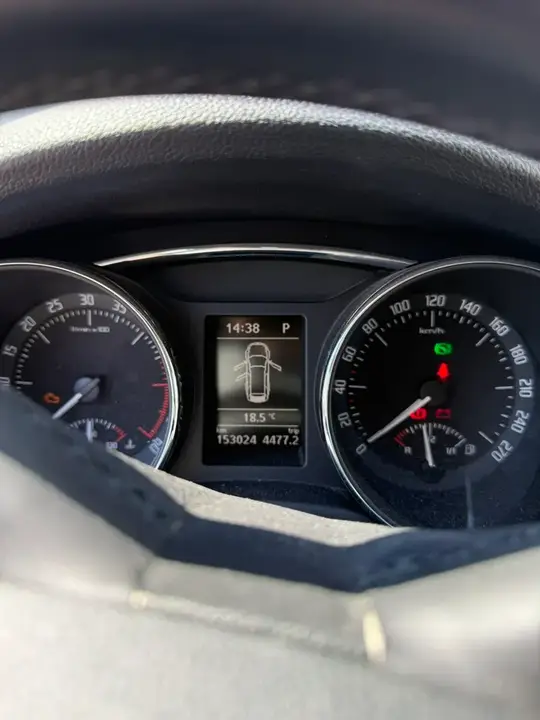 Skoda Superb 2011 photo 3