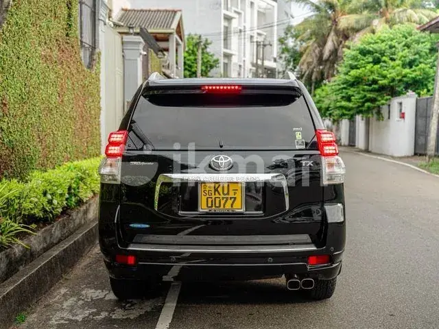 Toyota Land Cruiser Prado 2011 photo 2