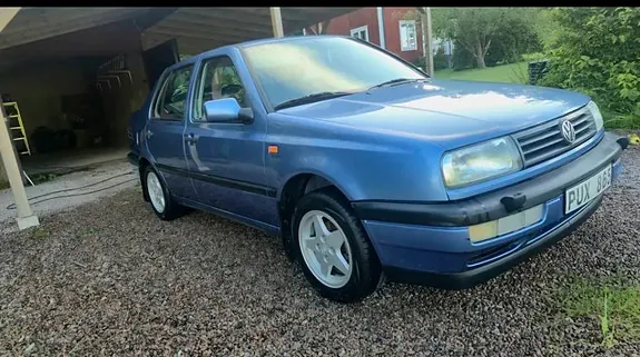 Volkswagen Vento 1993 photo 2