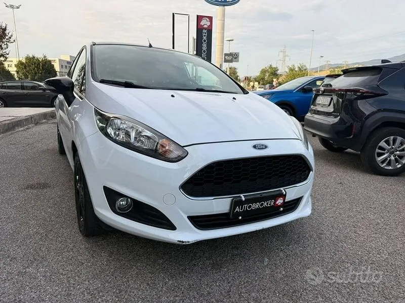 Ford Fiesta 2016 photo 2